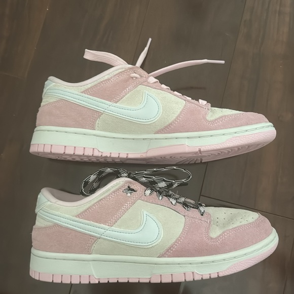 Nike Dunk Low Pink Foam Suede - Picture 2 of 5